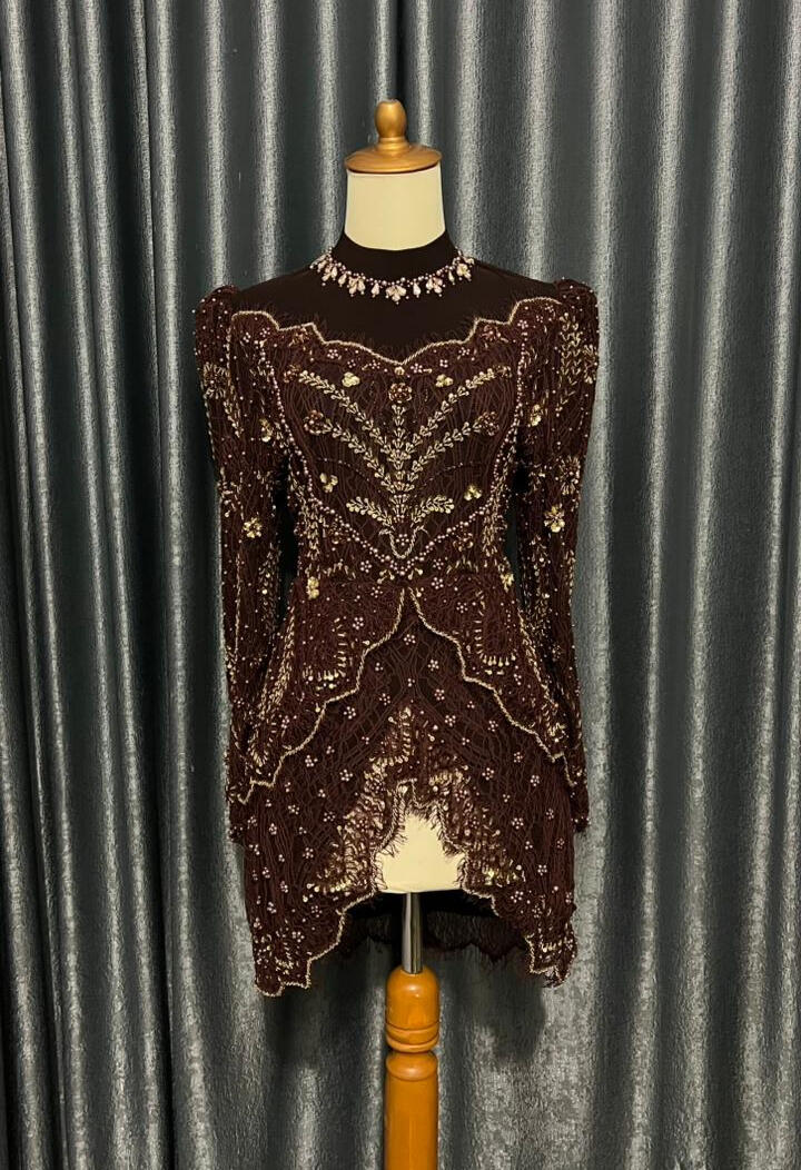 BUNGA GOLD | Rp. 345.000 | Suitetable for hijab | LD : 110-120 bisa resize | Color : Mahogany | Include : Rok Songket dan Hijab