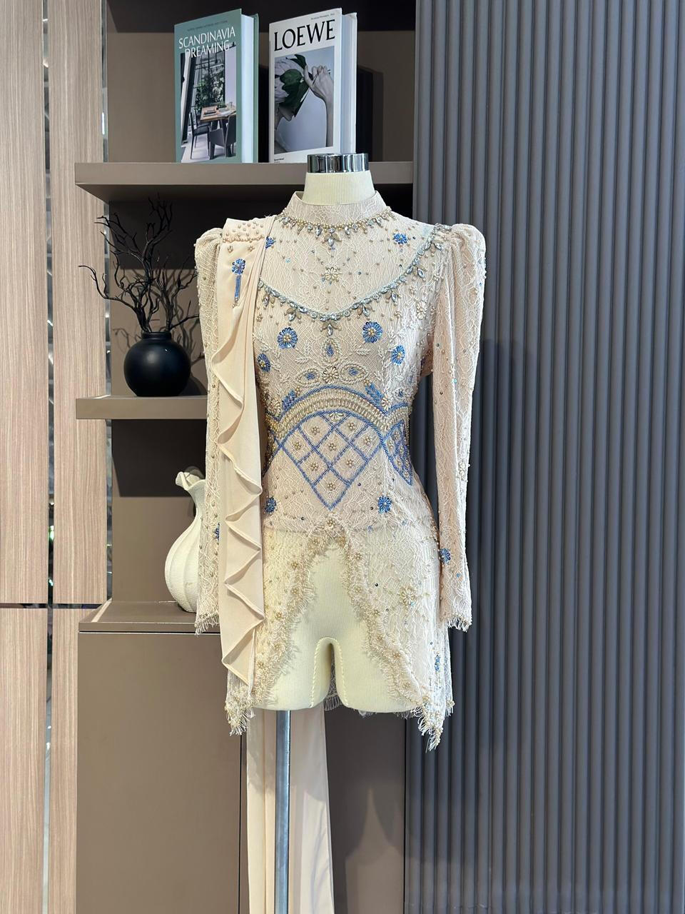 SERUNI CREAM | Rp.365.000 | Suitetable for hijab | LD : 100-110 bisa resize | Color : Cream | Include : Rok Songket dan Hijab
