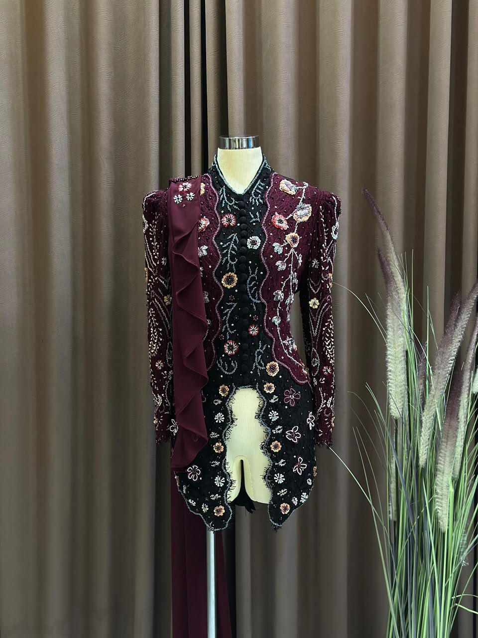 ESMERA | Rp.385.000 | Suitetable for hijab | LD : 100-110 bisa resize | Color : Maroon Black | Include : Rok Songket dan Hijab