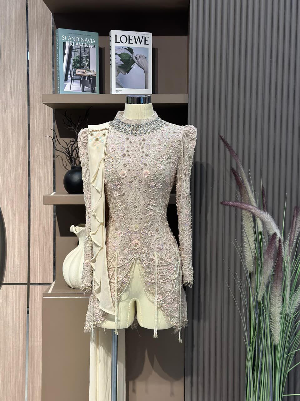 STARRI | Rp.385.000 | Suitetable for hijab | LD : 100-110 bisa resize | Color : Cream | Include : Rok Songket dan Hijab