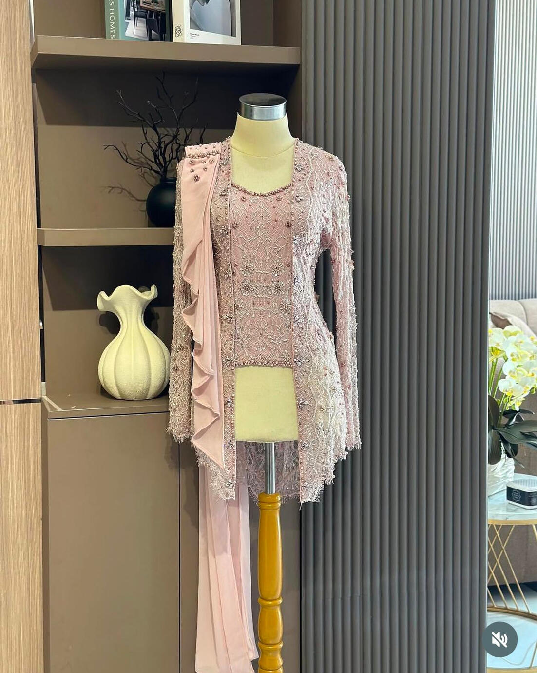 BLAVELA | Rp.345.000 | Suitetable for non-hijab | LD : 100-110 bisa resize | Color : Pink | Include : Rok Songket dan Hijab